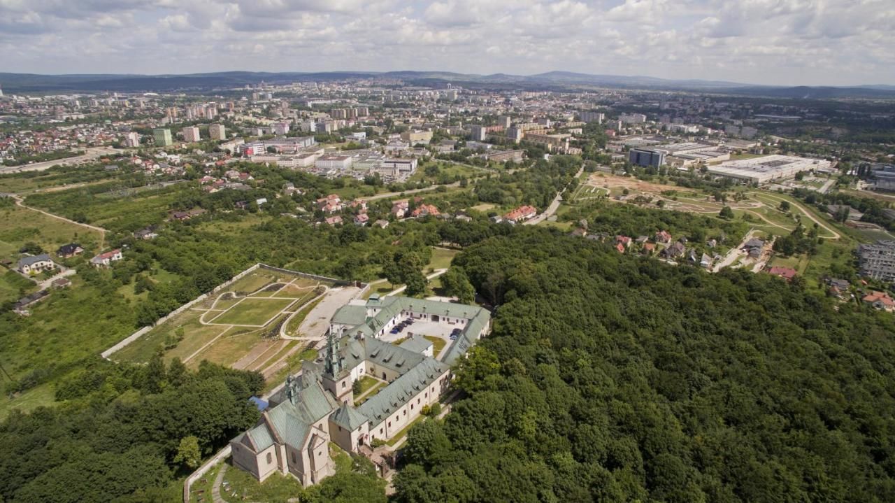 Отель Hotel Karczówka Кельце-32